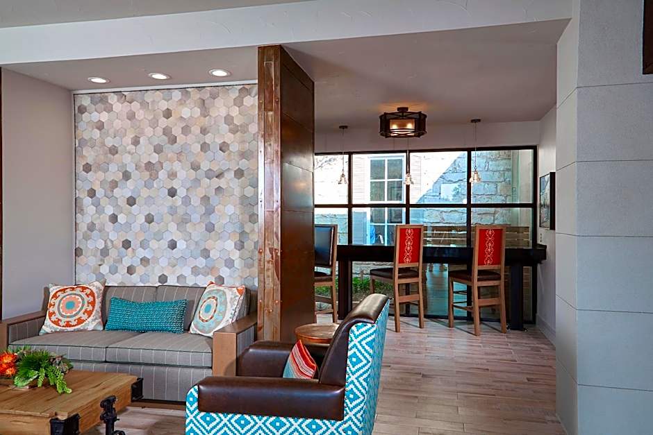 Fredericksburg Inn And Suites