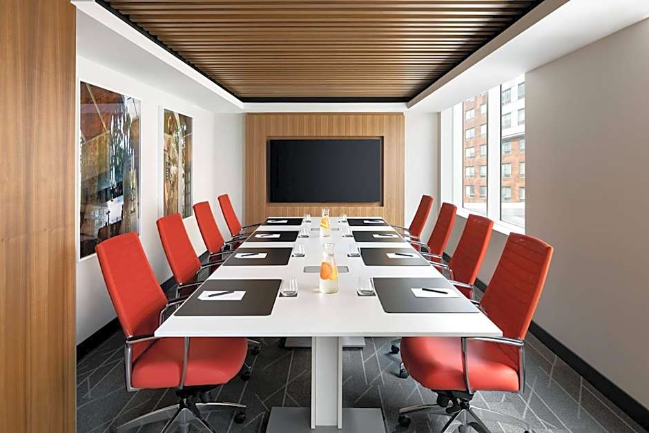 Humaniti Hotel Montreal, Autograph Collection