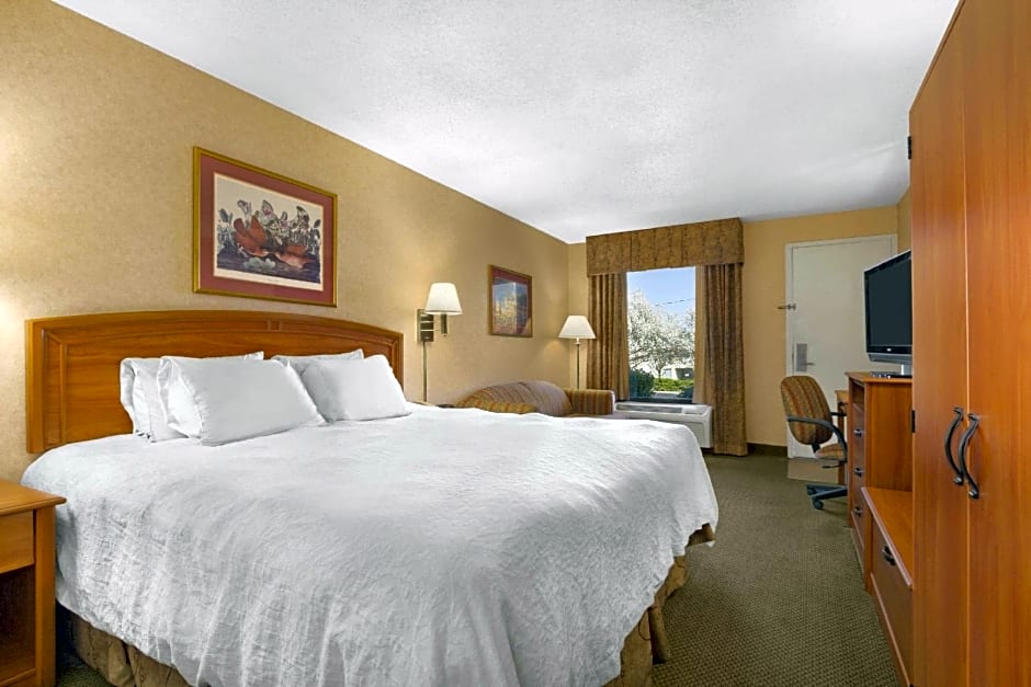 Howard Johnson by Wyndham Greensboro Near the Coliseum – Greensboro, NC