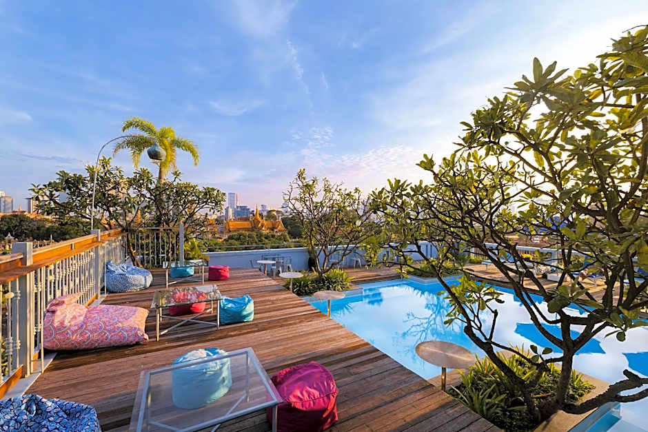 Frangipani Royal Palace Hotel