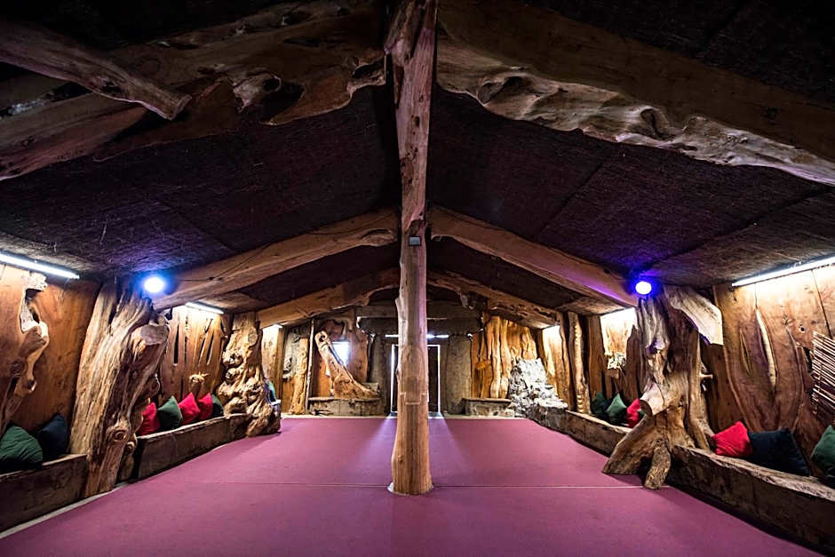 Beachcomber Lodge & Backpacker