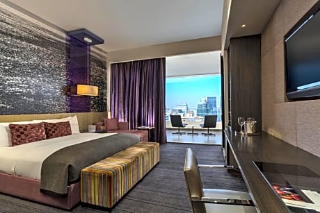 Spectacular King, Guest room, 1 King, City view, Balcony