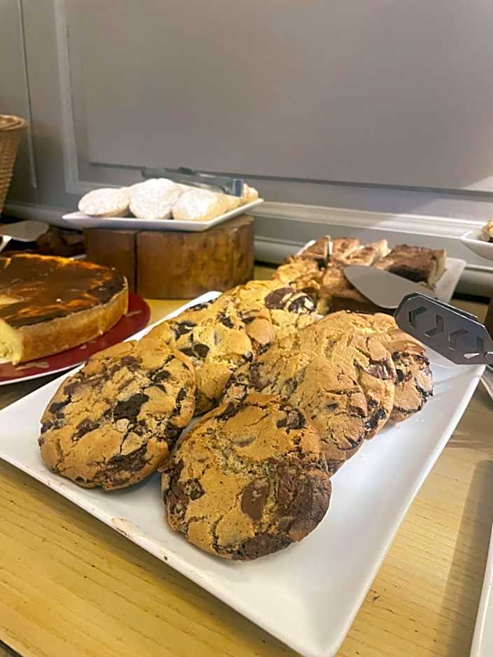 Logis Hostellerie des Clos et restaurant Bistrot des grands crus et Maison de la tour Chablis