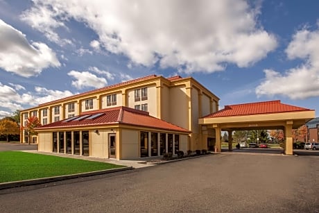 Country Inn & Suites by Radisson, Canton near Hall of Fame