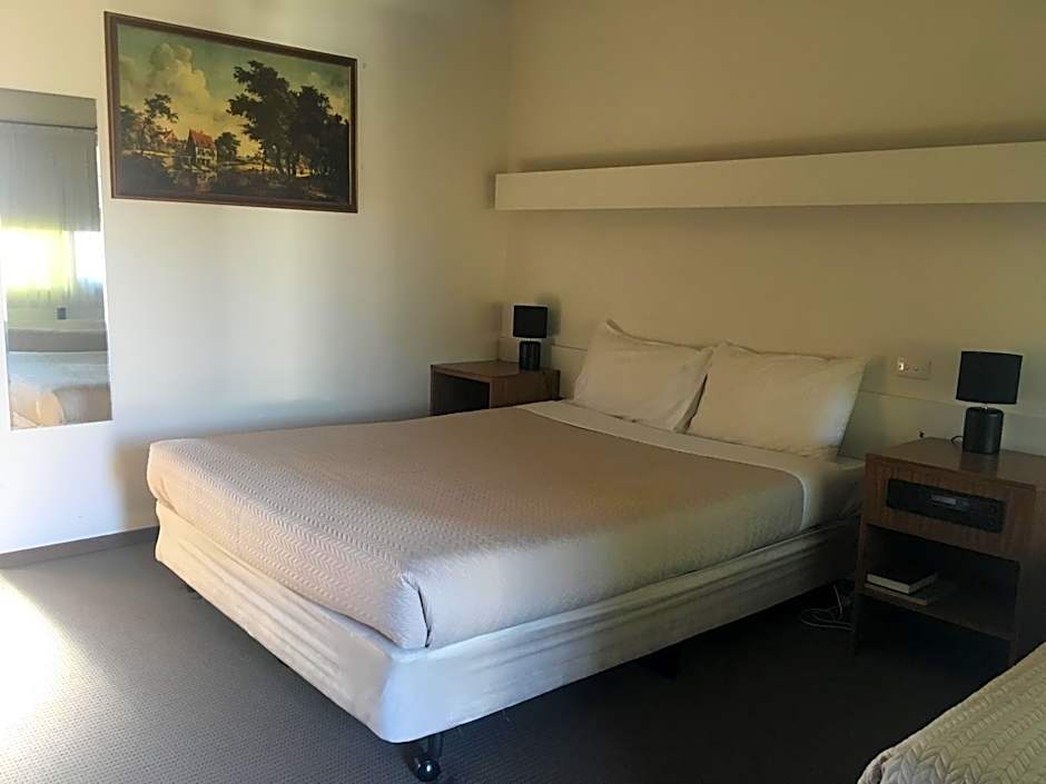 SHEPPARTON MOTOR INN Tudor House Motel