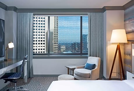 Deluxe King Room with City View