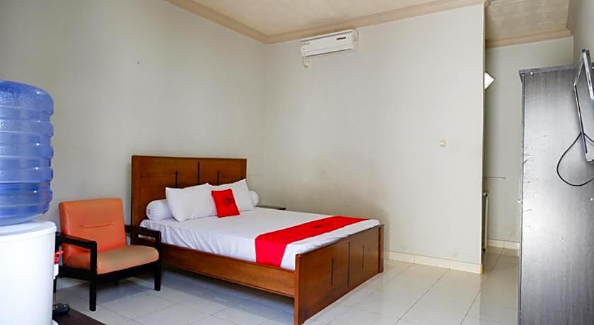 RedDoorz near Mutiara SIS Al Jufrie Airport Palu