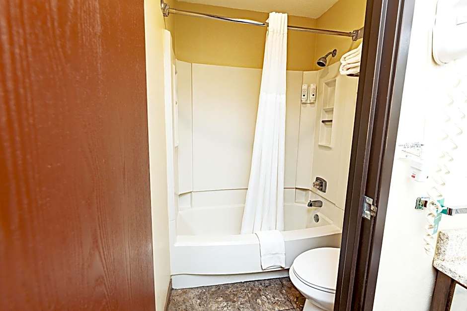 Quality Inn & Suites Marinette