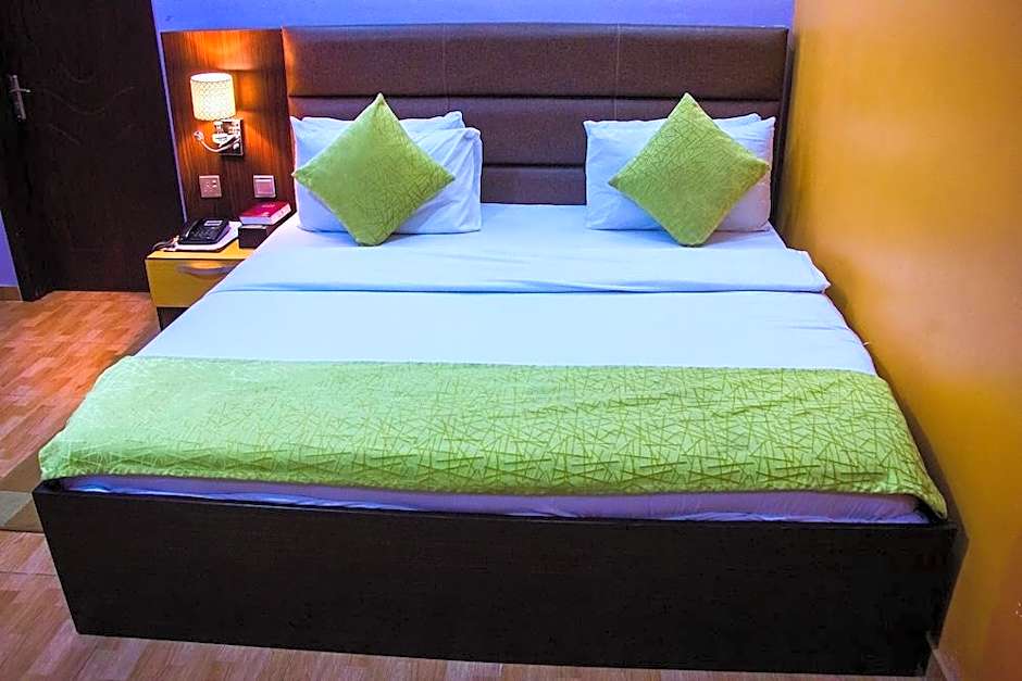 Downtown Royal Hotel GRA