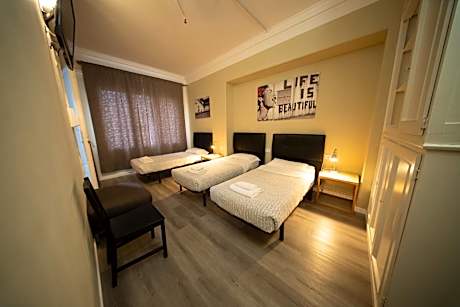 Triple Room with Private Bathroom - 3 single beds