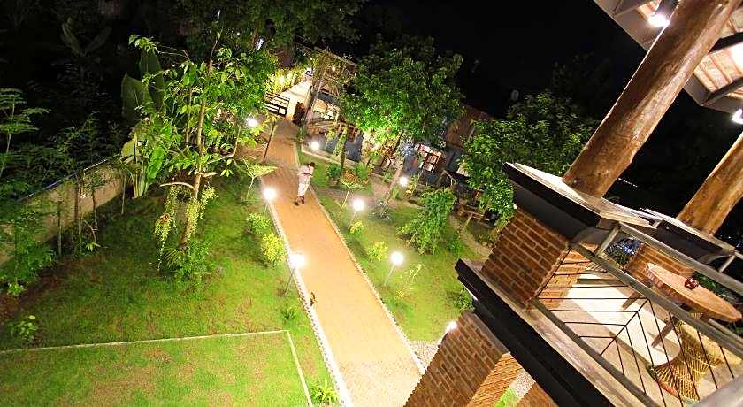 Above The Sea Boutique Hotel