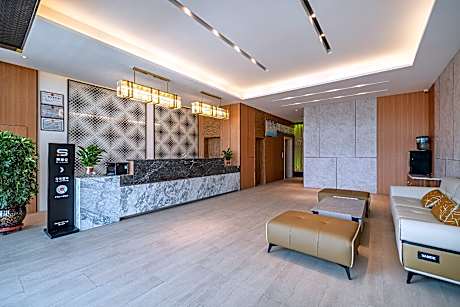 Rezen Select Hotel Chaka