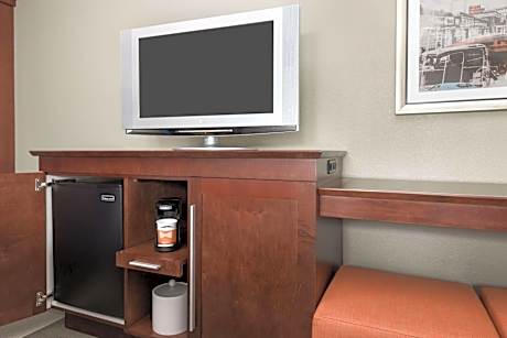 King Room with King Bed - Non-Smoking