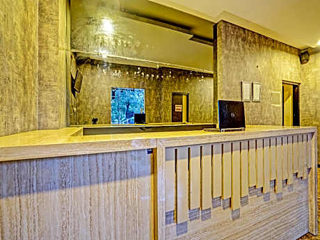 Super OYO Capital O 92633 Spring Hotel Gubeng