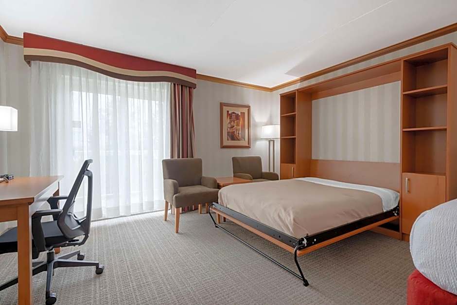 Best Western Plus Port O'Call Hotel