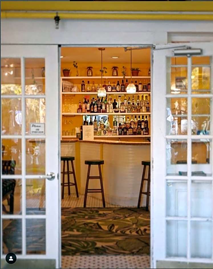 Peninsula Bed & Cocktails