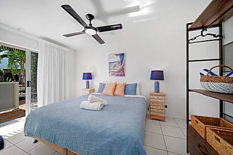 One-Bedroom Apartment with Courtyard