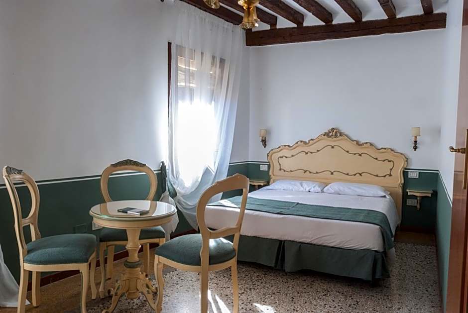 Ca' San Trovaso - 6 Rooms
