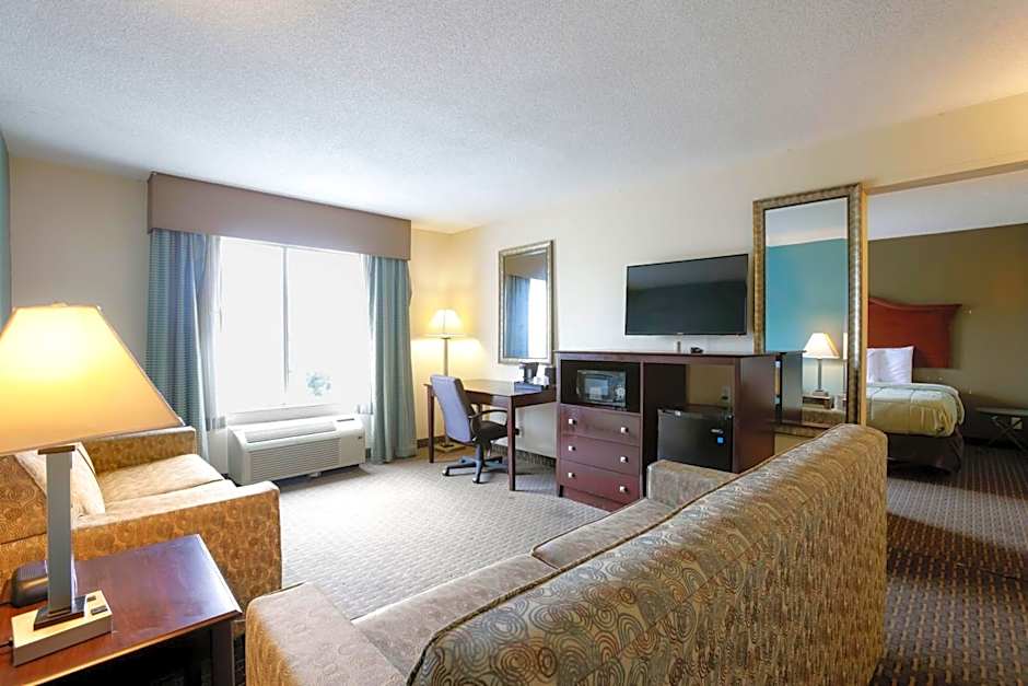 Copley Inn & Suites By OYO Akron OH