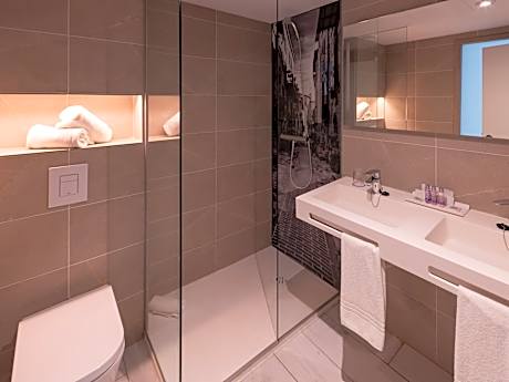 DOUBLE WITH BALCONY 2 ADULTS + 1 CHILD