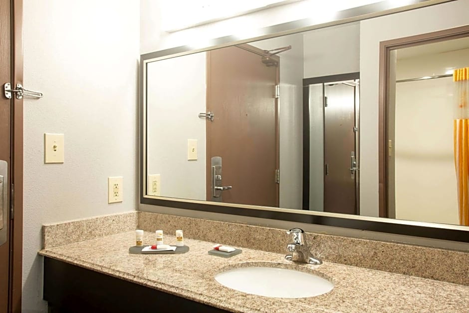 La Quinta Inn by Wyndham St. Louis Hazelwood - Airport North
