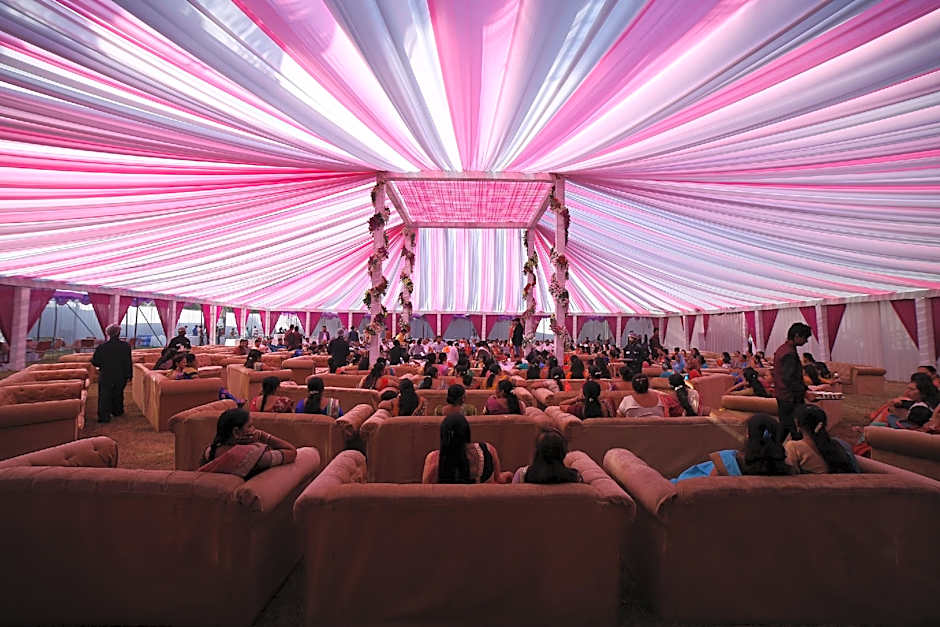 Hotel Shreeji Vatika, Airport Road