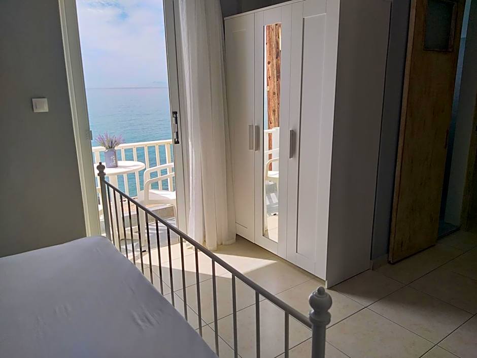 Pillbox Seafront Studios and Apartments