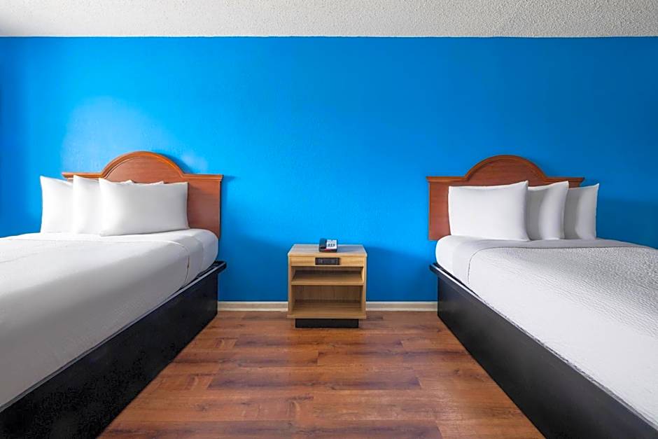 Super 8 by Wyndham Portsmouth - Norfolk