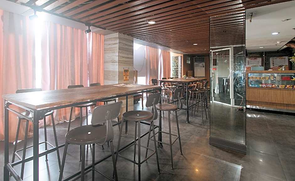 RedDoorz Plus near UV Mandaue Cebu