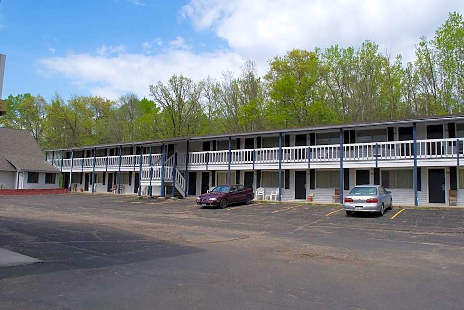 AmeriVu Inn & Suites - St Croix Falls