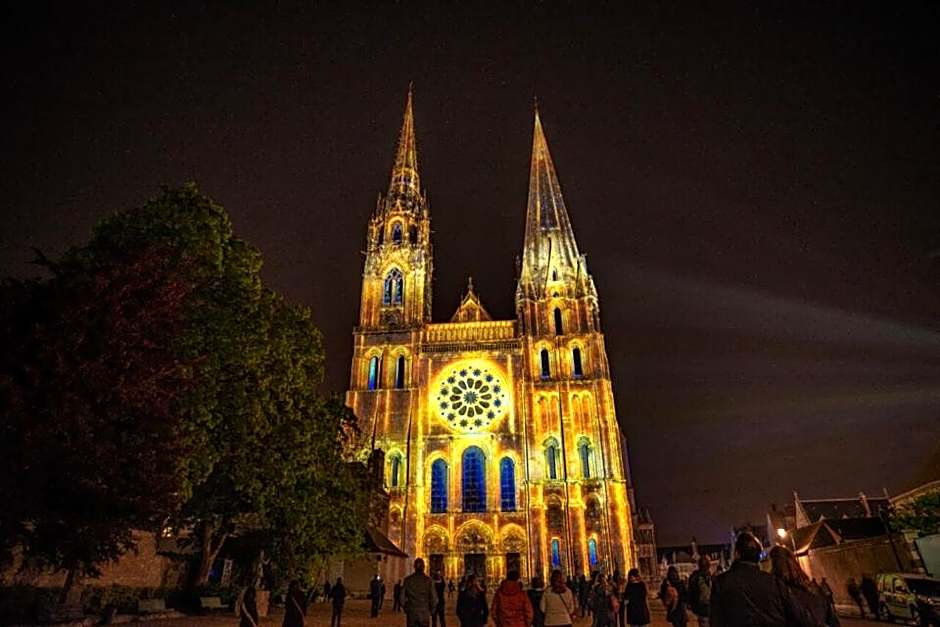 B&B HOTEL Chartres Centre Cathedrale 3 etoiles