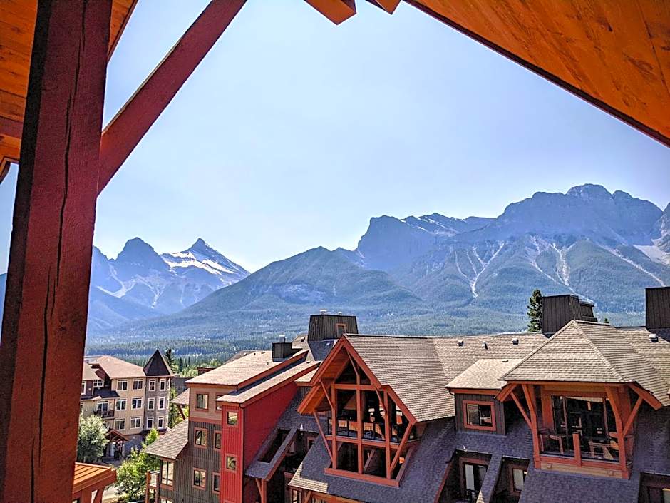 Spectacular Penthouse With Amazing Views, Indoor Pool and Hot tub