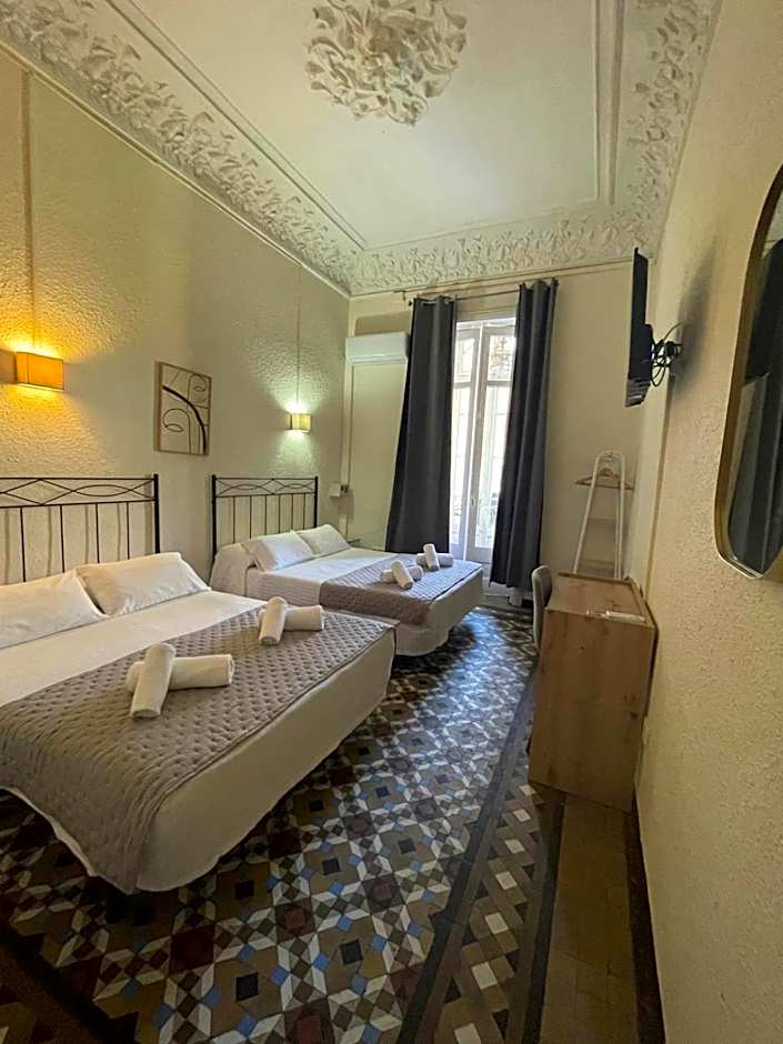 Hostal Balmes Centro