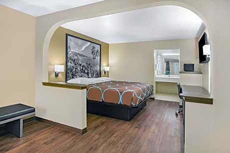 King Room with Mobility/Hearing Access and Bathtub with Grab Bars, Non-Smoking