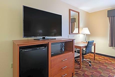 Accessible - 1 King Mobility Accessible Walk In Shower Non-Smoking Full Breakfast