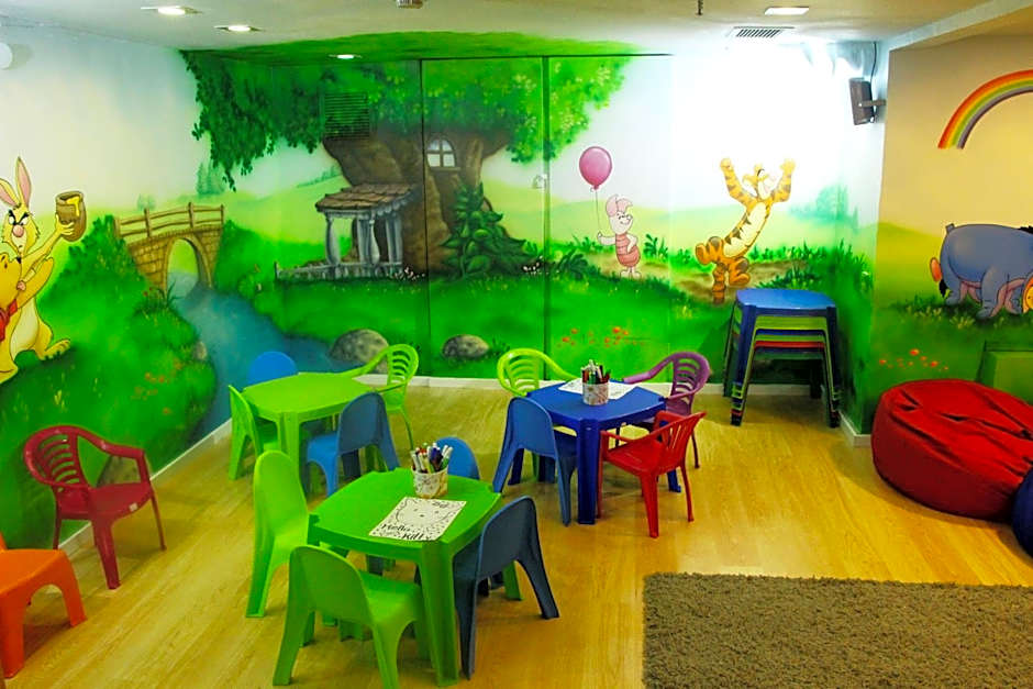 The Seasons Hotel -Studio & Suite