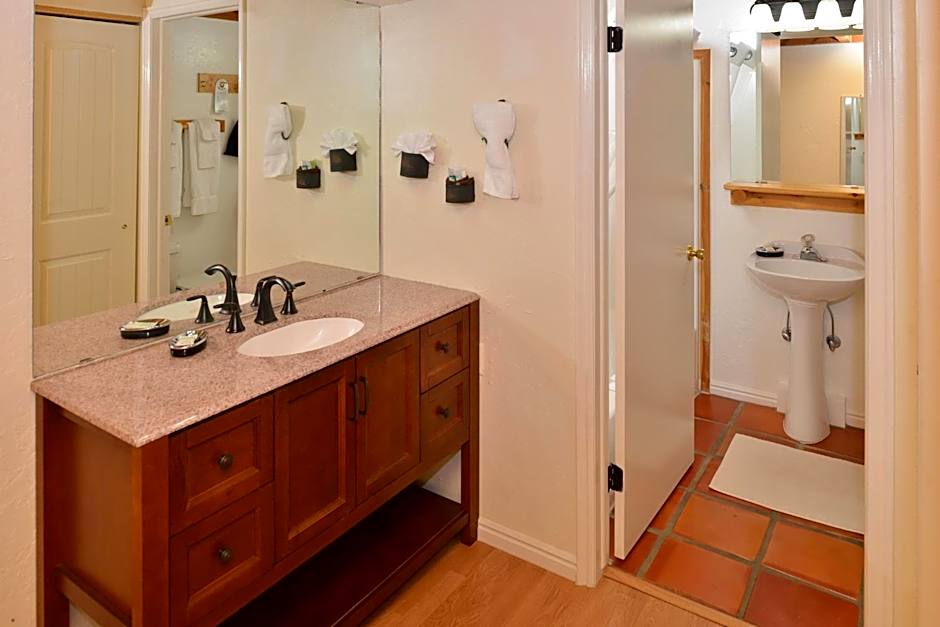 The Boulder Creek Lodge