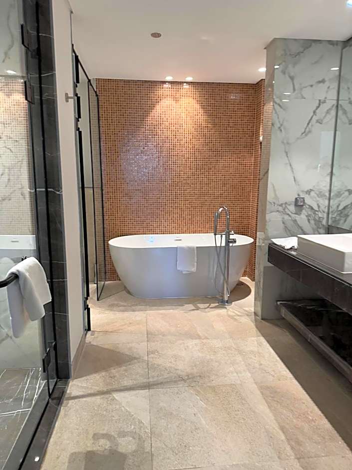 The G Einbay Golf Resort