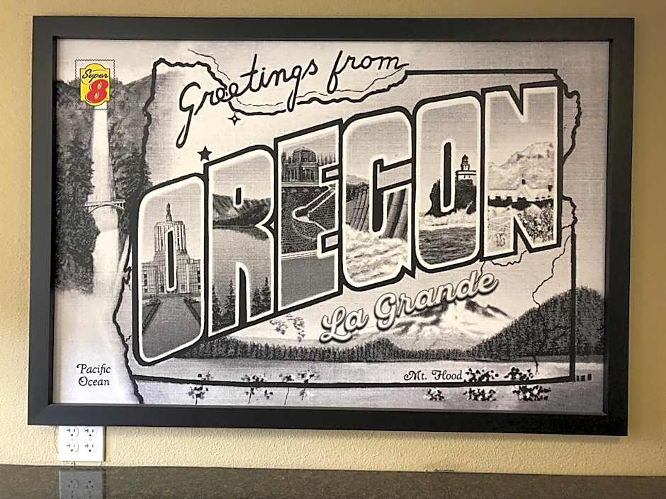 Super 8 by Wyndham LaGrande