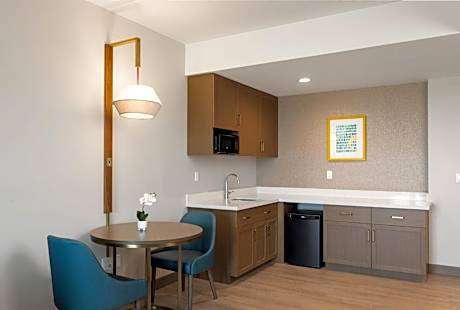 One-Bedroom King Suite