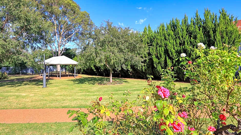 Golden Peak Motel PeakHill