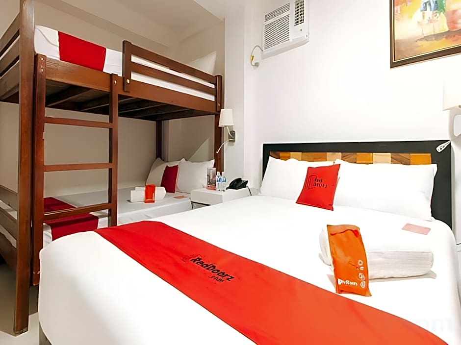 RedDoorz @ Gaea's Apartment Panglao