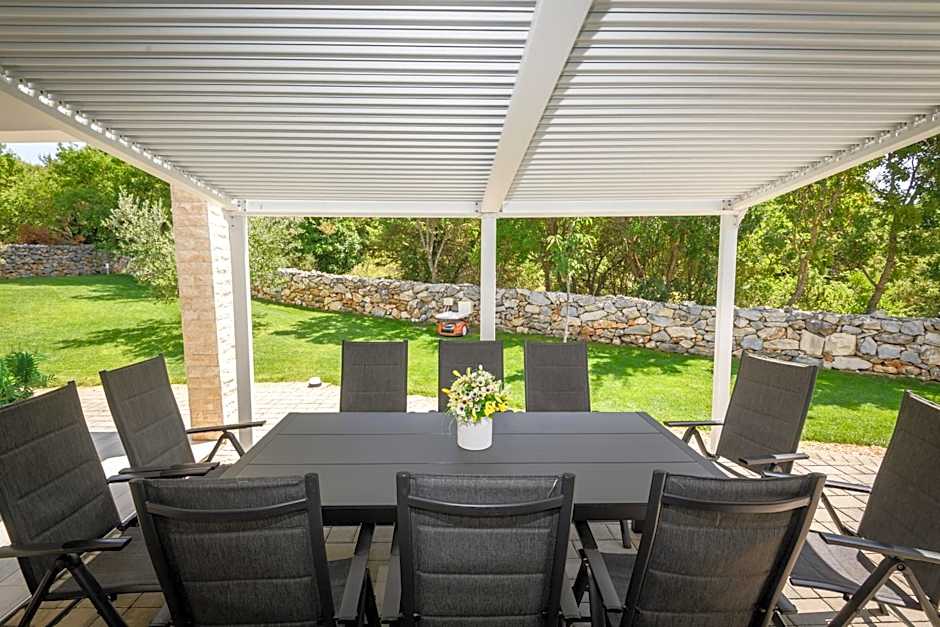 Villa Stella - heated pool, jacuzzi & sauna