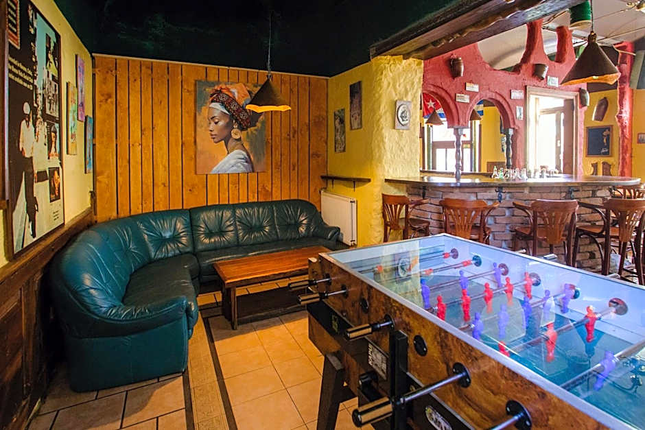 Cuba Bar & Hostel
