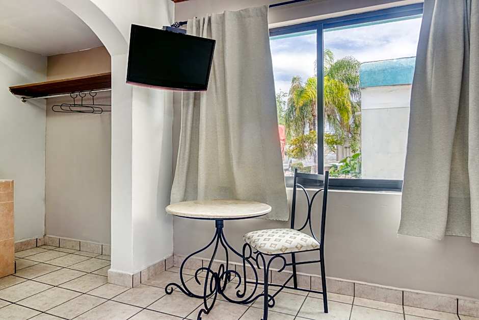 Capital O Hotel La Siesta