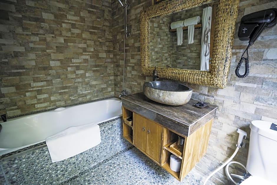 De Sapphire Cliff Villa by Danapati
