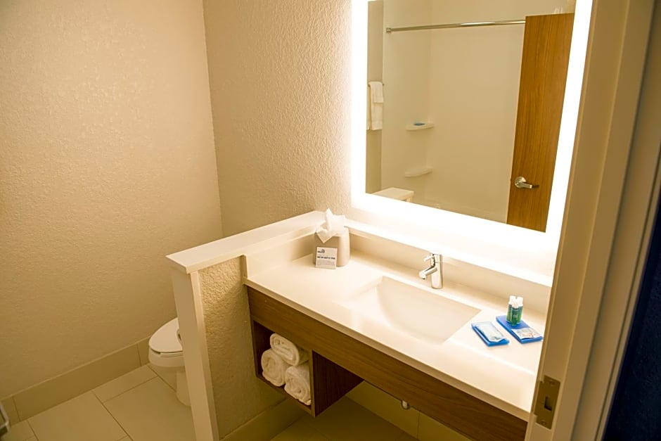 Holiday Inn Express & Suites Dayton North - Vandalia, an IHG Hotel