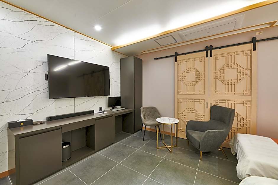 Aura Hotel