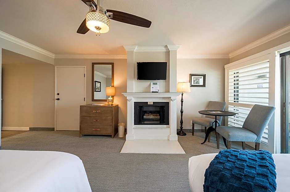 456 Embarcadero Inn & Suites