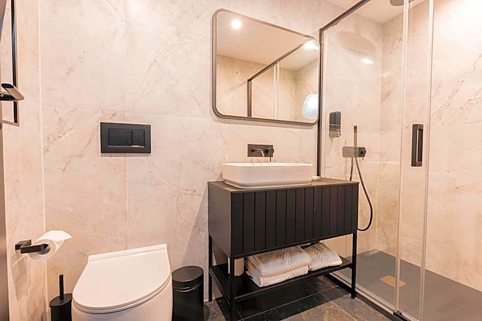 The Londoner Hotel St. Julian's